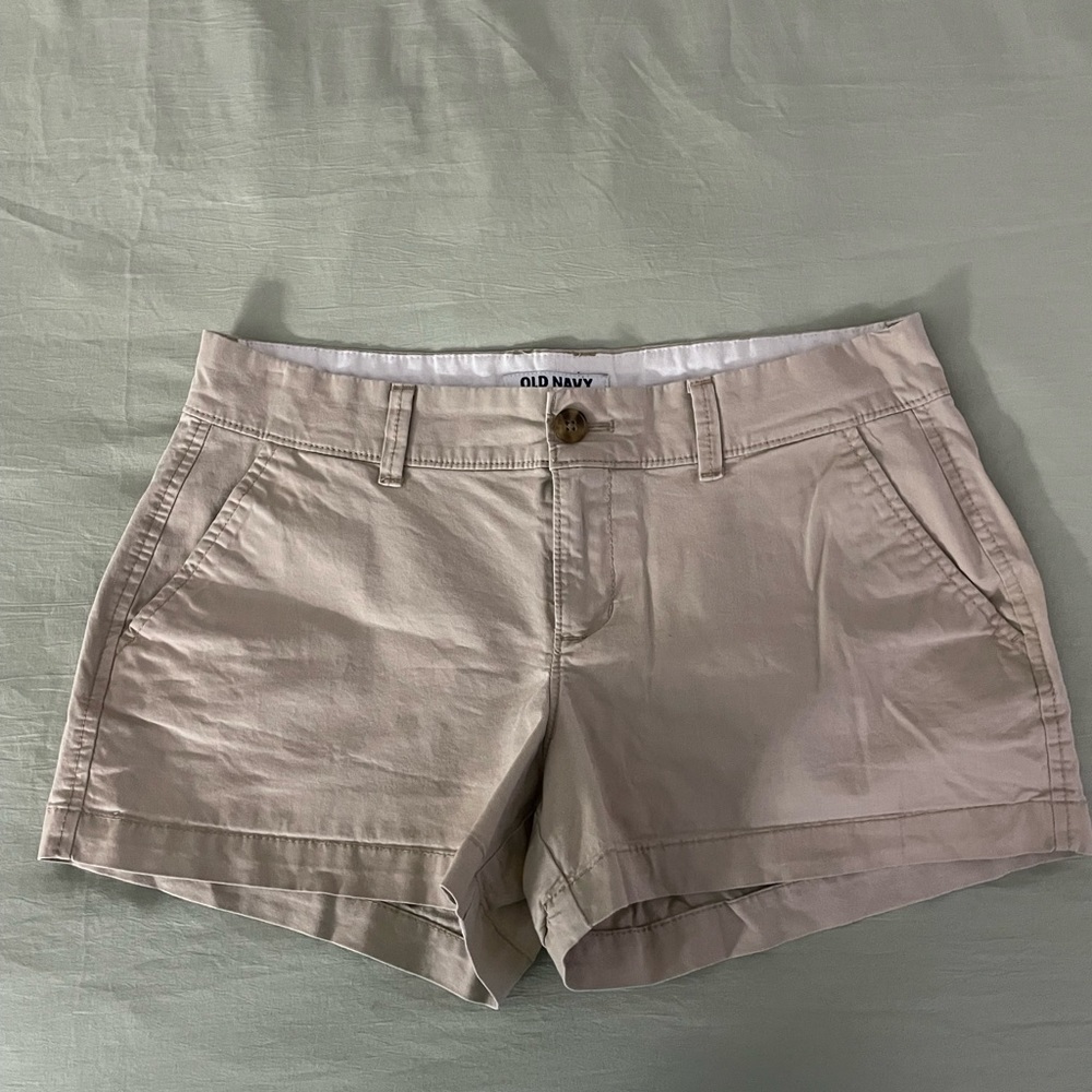Khaki shorts from old navy!! Only worn a couple of times!! Size 2